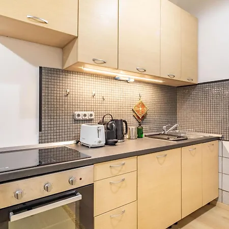 Superb Location - Classic Design Apartmán