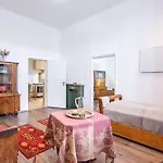 Apartamento Superb Location - Classic Design *