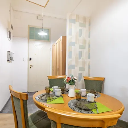 Superb Location - Classic Design Lejlighed *