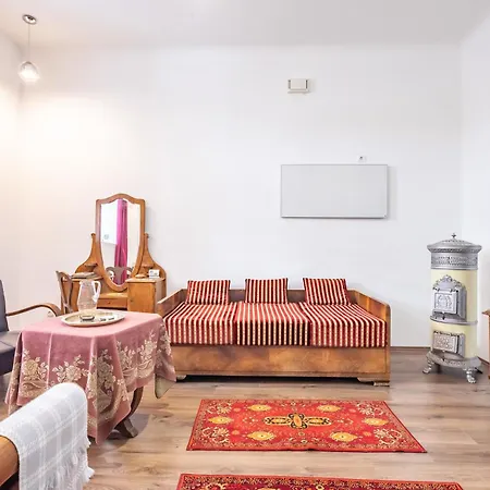 Apartment Superb Location - Classic Design *