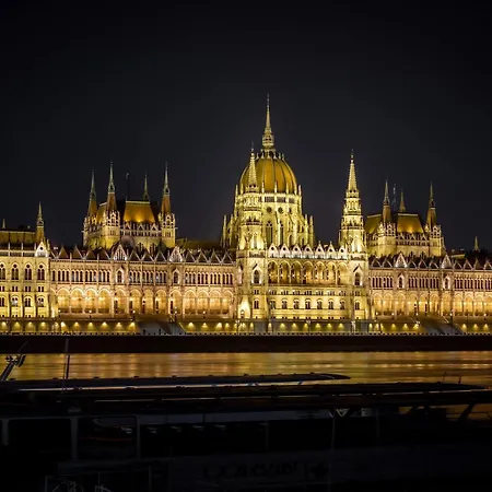 Superb Location - Classic Design Будапешт