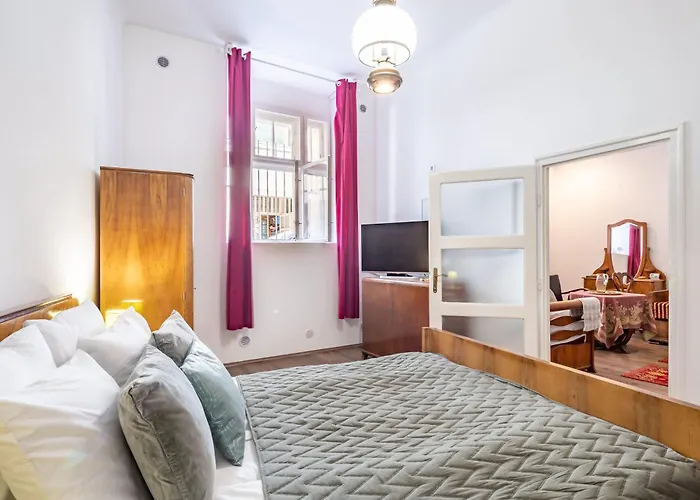 Superb Location - Classic Design Appartamento
