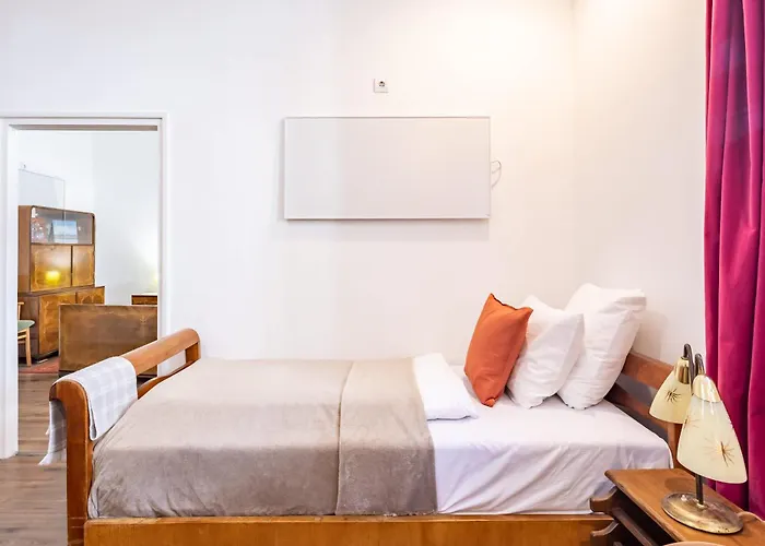 Superb Location - Classic Design Appartamento