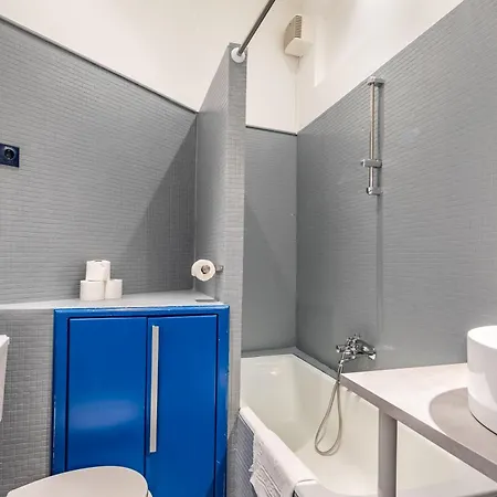 Superb Location - Classic Design Apartment *